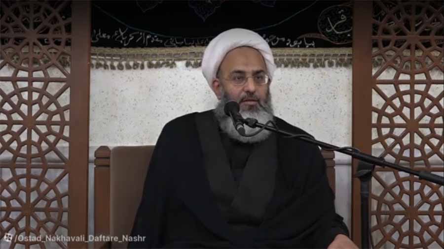 همچون توکل نوزاد به مادر