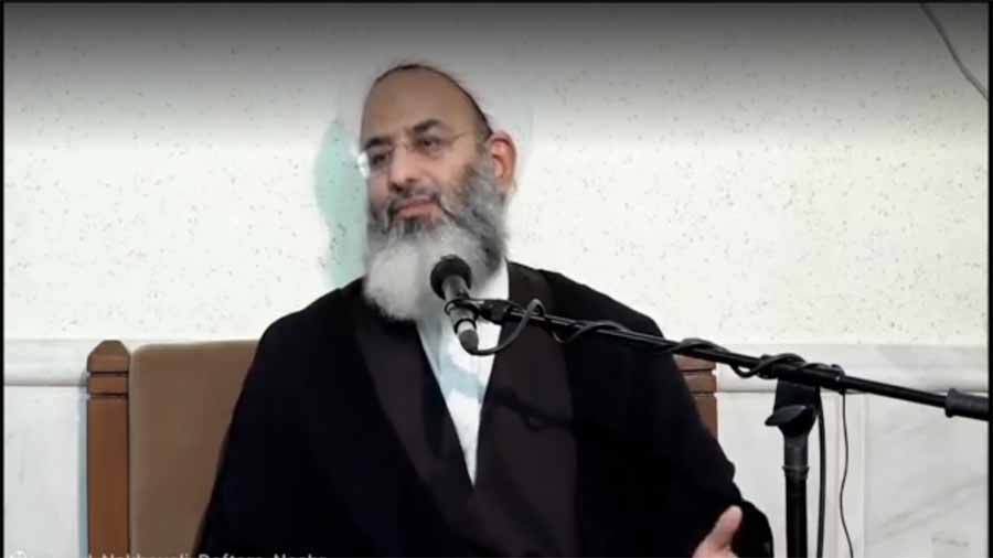 مشکل ما با کدام امام است؟ امام سر نیزه؟؟